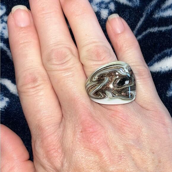 Rare Murano Style Glass Swirls Ring Gold White Black - Picture 2 of 8